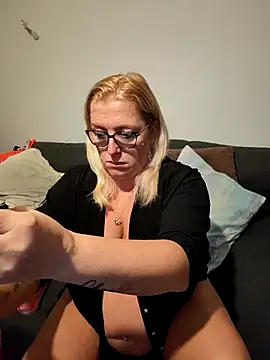 Snapshot of winniess40 chatting on November 2025 03:49:02 AM winniess40 online show from November 2025 03:49:02 AM