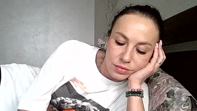 Snapshot of JulianaGold1 chatting on June 2026 02:05:01 PM JulianaGold1 online show from June 2026 02:05:01 PM