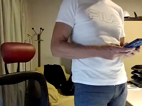 mariohurt101 online show from April 2026 03:42:02 PM