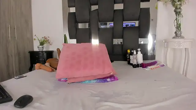 Snapshot of tanyyaa chatting on March 2025 12:27:02 AM tanyyaa online show from March 2025 12:27:02 AM