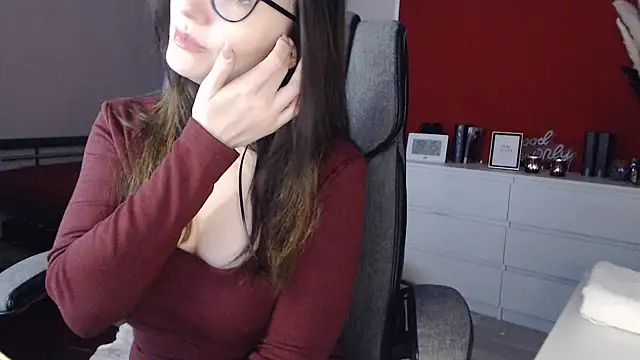 Snapshot of Alina_Lamour chatting on February 2026 06:15:01 PM Alina Lamour online show from February 2026 06:15:01 PM