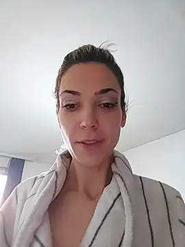 JoLeNe27 online show from December 2025 06:20:02 AM