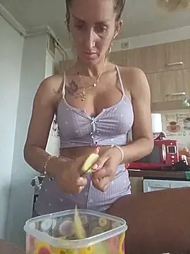 Snapshot of IsabelleEthan chatting on June 2026 10:17:02 AM IsabelleEthan online show from June 2026 10:17:02 AM