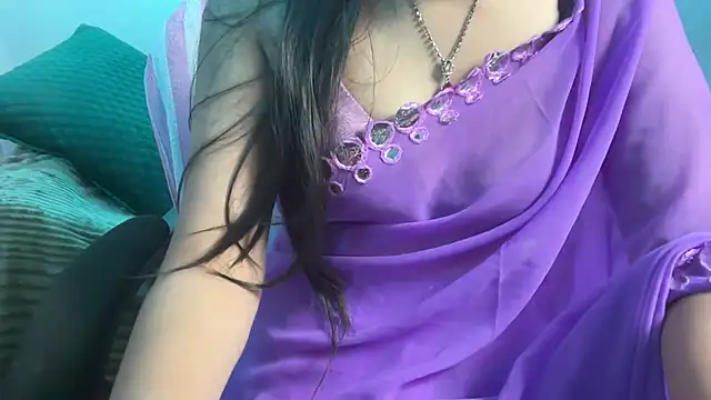 Queen Angelena online show from December 2025 07:10:01 PM