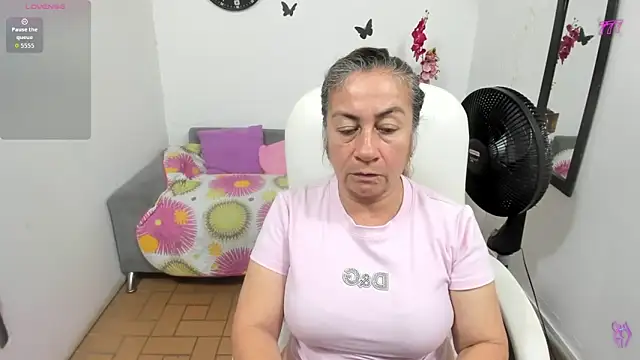 Snapshot of stepmother_105 chatting on June 2026 09:39:02 PM stepmother 105 online show from June 2026 09:39:02 PM