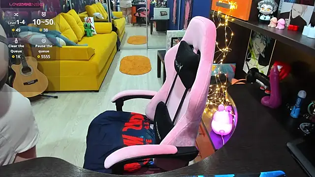 Snapshot of Softie_Sofy chatting on January 2025 02:37:01 AM Softie Sofy online show from January 2025 02:37:01 AM