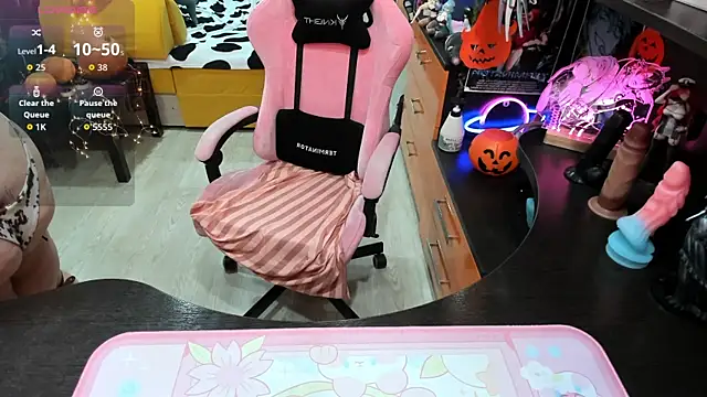 Snapshot of Softie_Sofy chatting on November 2025 03:08:02 AM Softie Sofy online show from November 2025 03:08:02 AM