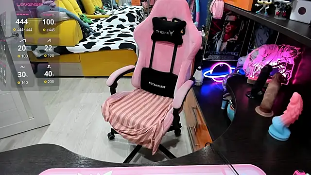 Snapshot of Softie_Sofy chatting on November 2025 12:44:01 AM Softie Sofy online show from November 2025 12:44:01 AM