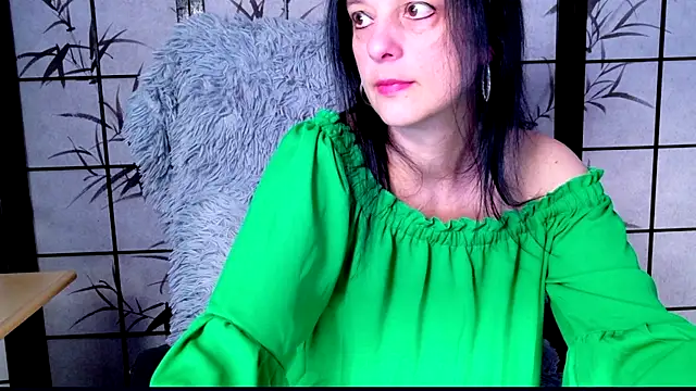 Snapshot of _Sweetlonglips_ chatting on April 2026 08:31:01 AM Sweetlonglips online show from April 2026 08:31:01 AM