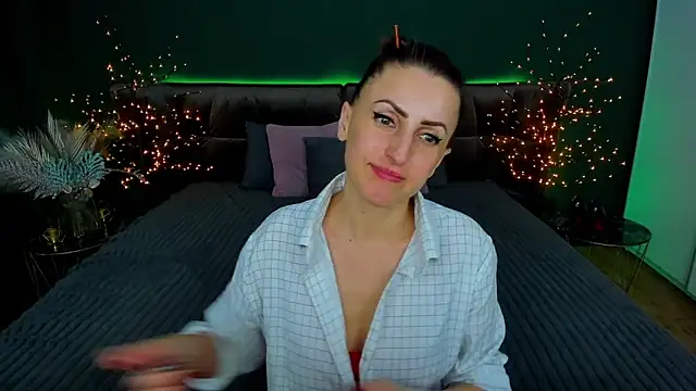 Rebecca Diamond online show from February 2025 04:00:02 PM