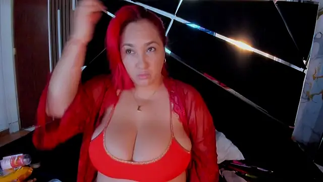 Snapshot of Eva_MilfF chatting on December 2025 12:23:02 PM Eva MilfF online show from December 2025 12:23:02 PM