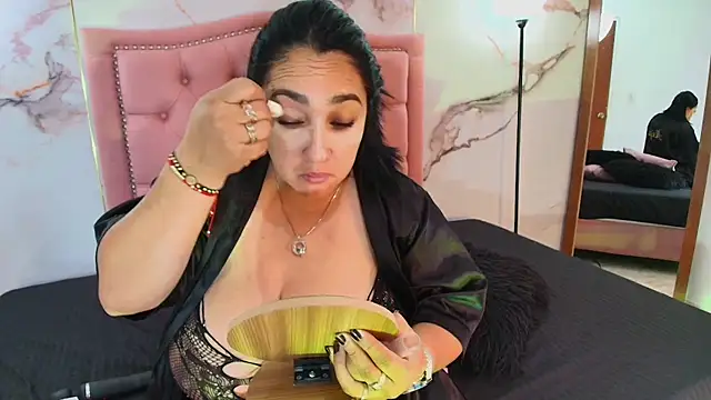 Snapshot of Eva_MilfF chatting on April 2026 01:27:01 PM Eva MilfF online show from April 2026 01:27:01 PM