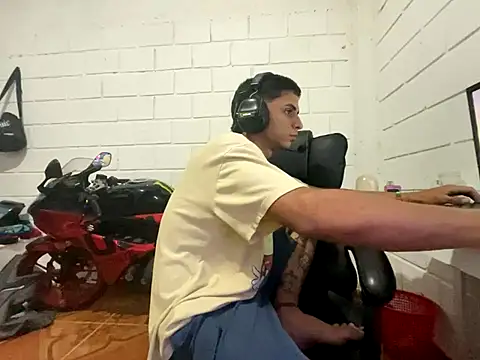 Max TheHorseDick online show from December 2025 11:58:01 PM