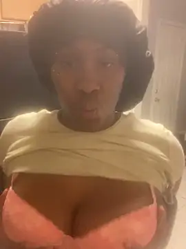 Foreignthababyy online show from January 2026 04:00:02 PM