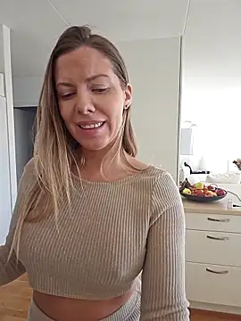 novaforyou1 online show from February 2025 08:44:02 AM