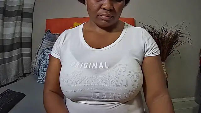 Snapshot of missboobsxx chatting on February 2025 06:53:01 PM missboobsxx online show from February 2025 06:53:01 PM