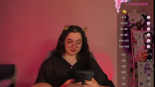 Snapshot of YsabellViveris chatting on December 2024 08:34:02 AM YsabellViveris online show from December 2024 08:34:02 AM