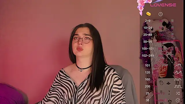 Snapshot of YsabellViveris chatting on January 2025 06:52:01 PM YsabellViveris online show from January 2025 06:52:01 PM