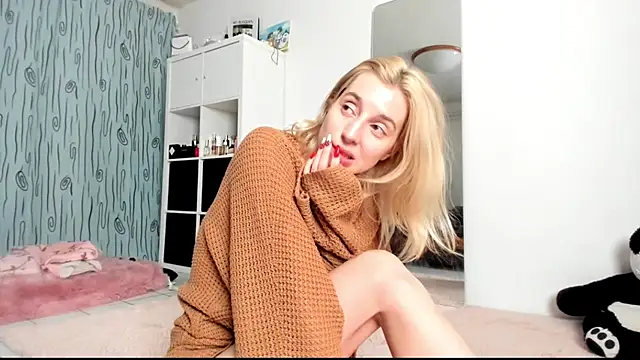 Snapshot of KenzieDawton chatting on January 2025 08:24:01 AM KenzieDawton online show from January 2025 08:24:01 AM