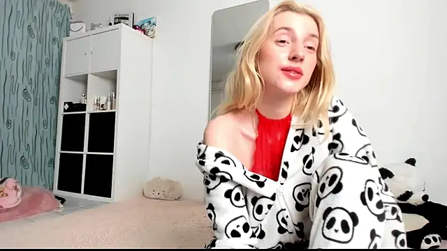 Snapshot of KenzieDawton chatting on February 2025 05:19:01 AM KenzieDawton online show from February 2025 05:19:01 AM