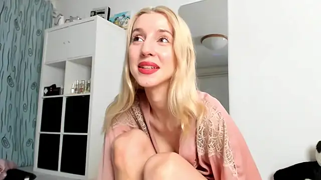 Snapshot of KenzieDawton chatting on September 2025 07:46:02 PM KenzieDawton online show from September 2025 07:46:02 PM