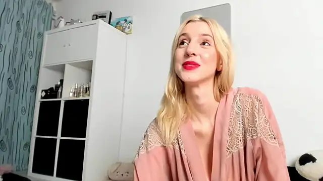 Snapshot of KenzieDawton chatting on September 2025 08:21:01 PM KenzieDawton online show from September 2025 08:21:01 PM