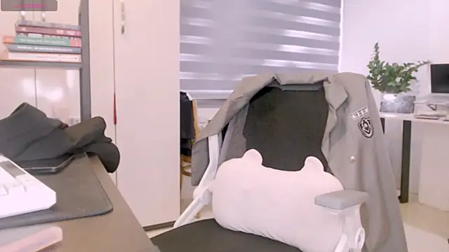 Shyn   online show from September 2025 05:20:01 AM