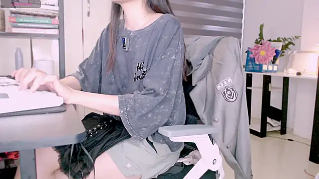 Shyn   online show from November 2025 08:03:02 AM