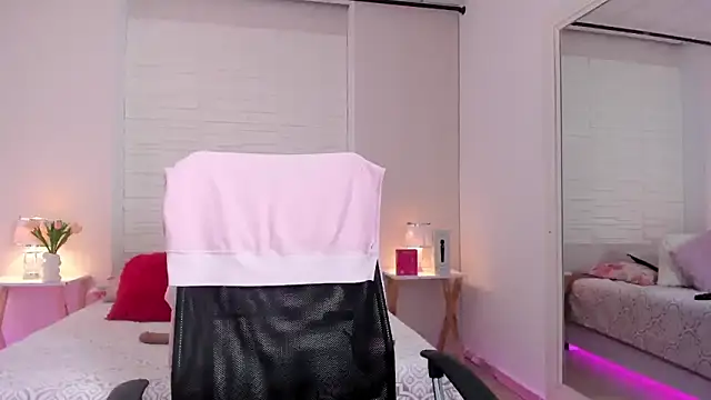 SophiaaStone online show from March 2026 12:05:03 PM