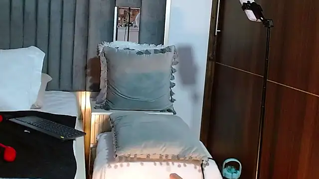 NatyTaylor online show from January 2025 10:19:01 PM