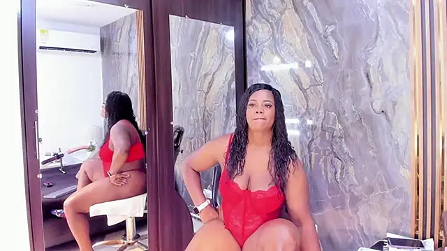 LauraSaenz01 online show from November 2025 03:39:02 AM