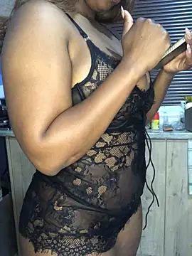 Snapshot of Mysterious_peaches chatting on November 2025 06:42:02 PM Mysterious peaches online show from November 2025 06:42:02 PM