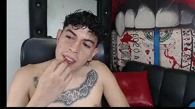 Snapshot of Strongernastyx chatting on December 2024 08:53:01 PM Strongernastyx online show from December 2024 08:53:01 PM