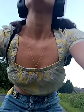 tinny williams online show from September 2025 05:24:02 PM