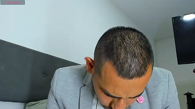 jhonyalzate2 online show from March 2025 03:11:01 AM