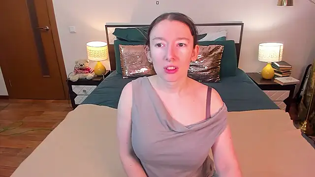 Snapshot of CatherineWalls chatting on February 2026 04:38:01 AM CatherineWalls online show from February 2026 04:38:01 AM