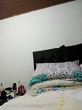 Vicky Rosse online show from October 2025 08:07:01 PM