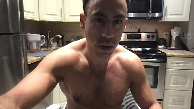 Snapshot of BigGuyMuscle chatting on December 2025 09:58:02 AM BigGuyMuscle online show from December 2025 09:58:02 AM