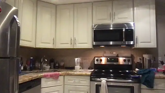 Snapshot of BigGuyMuscle chatting on December 2025 10:10:02 AM BigGuyMuscle online show from December 2025 10:10:02 AM