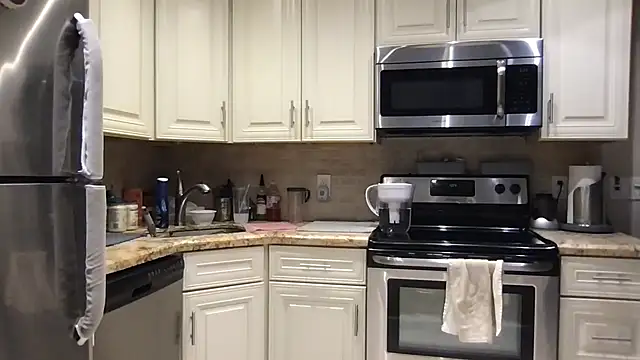 Snapshot of BigGuyMuscle chatting on December 2025 08:06:01 PM BigGuyMuscle online show from December 2025 08:06:01 PM