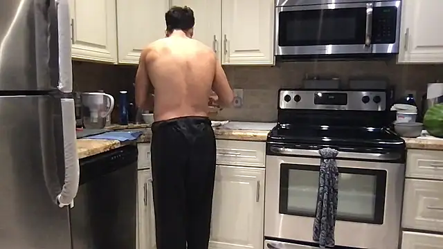 Snapshot of BigGuyMuscle chatting on January 2026 07:37:02 PM BigGuyMuscle online show from January 2026 07:37:02 PM