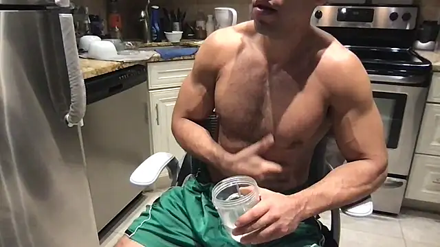 Snapshot of BigGuyMuscle chatting on January 2026 07:35:02 AM BigGuyMuscle online show from January 2026 07:35:02 AM