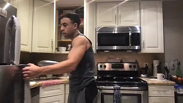 Snapshot of BigGuyMuscle chatting on January 2026 09:48:02 AM BigGuyMuscle online show from January 2026 09:48:02 AM