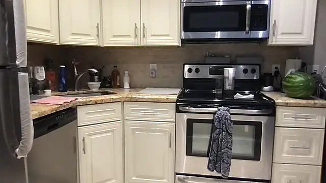 Snapshot of BigGuyMuscle chatting on January 2026 04:22:02 PM BigGuyMuscle online show from January 2026 04:22:02 PM