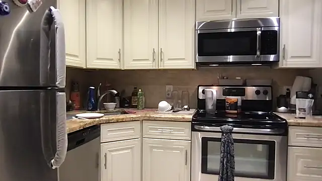 Snapshot of BigGuyMuscle chatting on January 2026 07:01:01 AM BigGuyMuscle online show from January 2026 07:01:01 AM