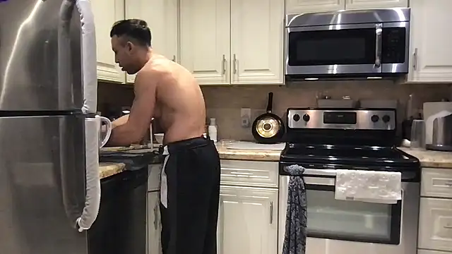 Snapshot of BigGuyMuscle chatting on January 2026 08:51:02 PM BigGuyMuscle online show from January 2026 08:51:02 PM