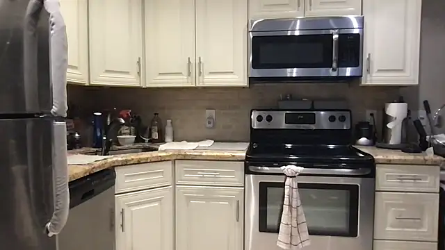 Snapshot of BigGuyMuscle chatting on February 2026 06:48:01 PM BigGuyMuscle online show from February 2026 06:48:01 PM