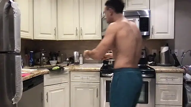 Snapshot of BigGuyMuscle chatting on February 2026 12:45:02 AM BigGuyMuscle online show from February 2026 12:45:02 AM