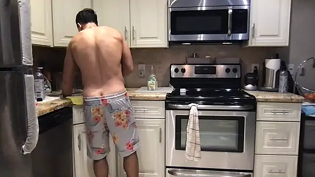 Snapshot of BigGuyMuscle chatting on February 2026 07:44:02 PM BigGuyMuscle online show from February 2026 07:44:02 PM