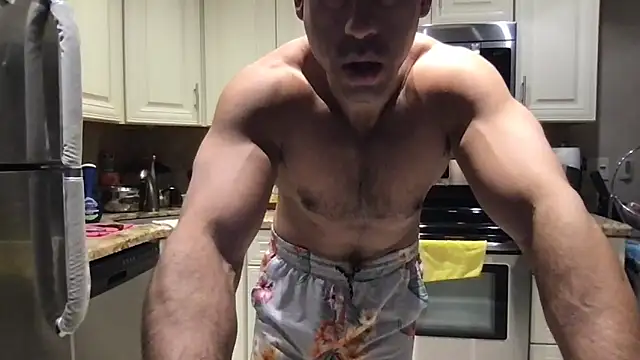 Snapshot of BigGuyMuscle chatting on February 2026 03:05:01 AM BigGuyMuscle online show from February 2026 03:05:01 AM